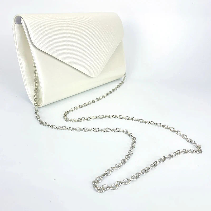 Accessoire de soirée en pochette pour femme