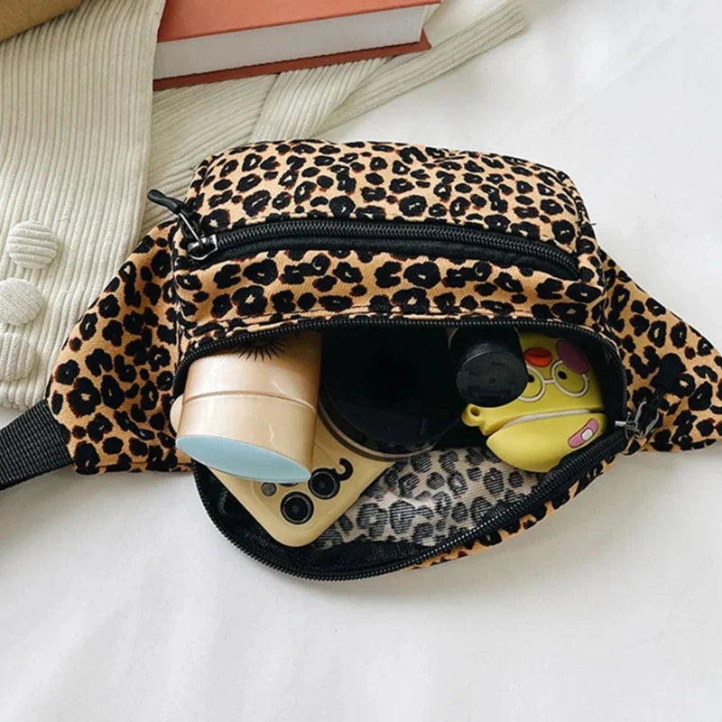 Banane femme ornée d'un motif léopard