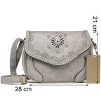 Besace femme portée à l’épaule comme sac à main