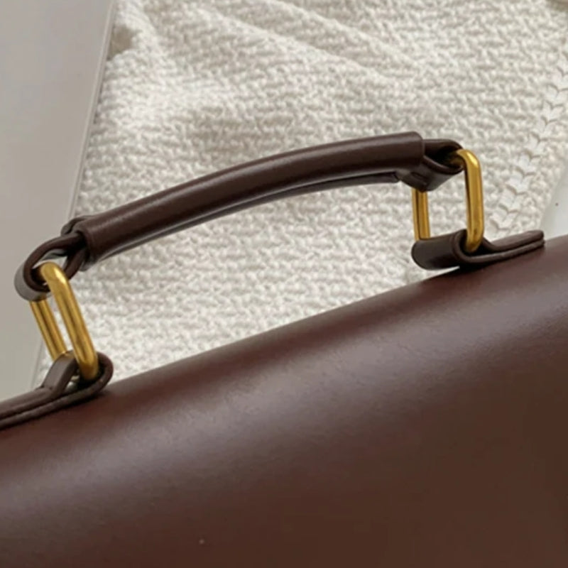 Cartable femme conçu comme sac à main