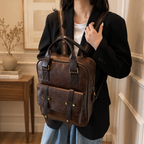 Cartable femme marron doté de plusieurs poches