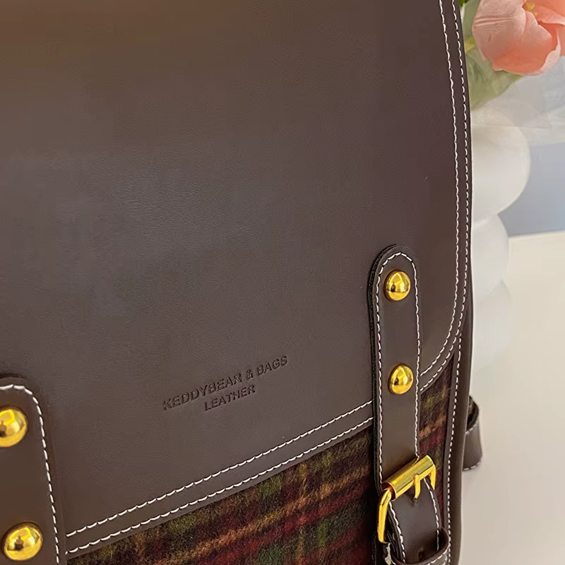 Cartable pour femme à carreaux d’inspiration rétro