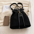 Élégant sac à dos effet daim au charme chic
