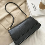Élégant sac format baguette robuste effet croco