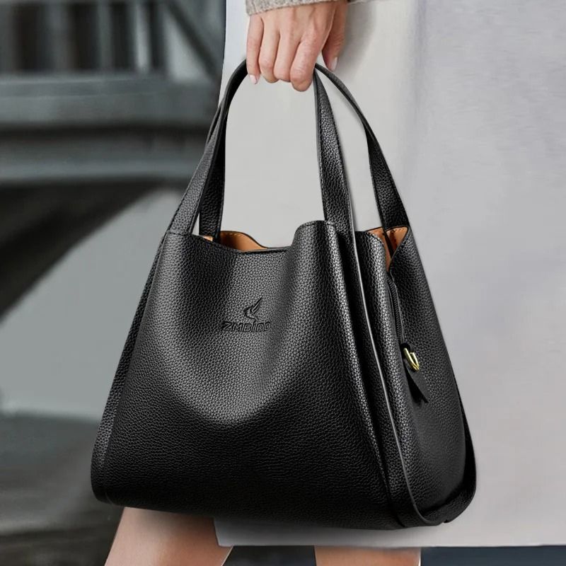 Élégant sac seau à main au design souple