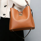 Ensemble réunissant sac et pochette assortie