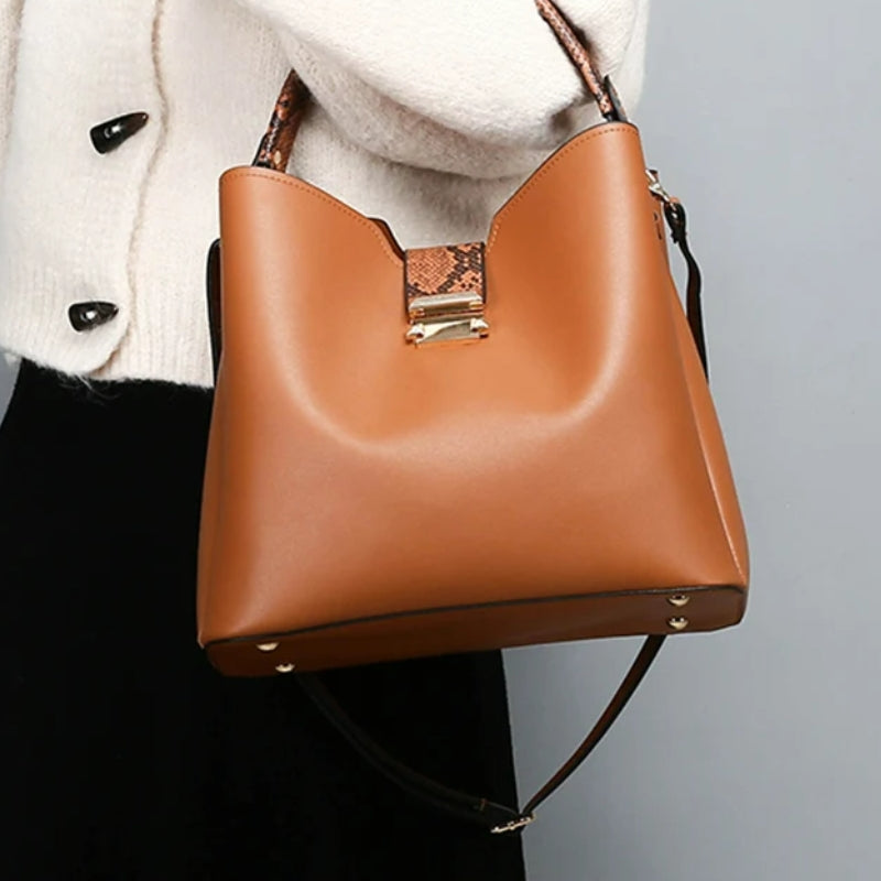 Ensemble réunissant sac et pochette assortie