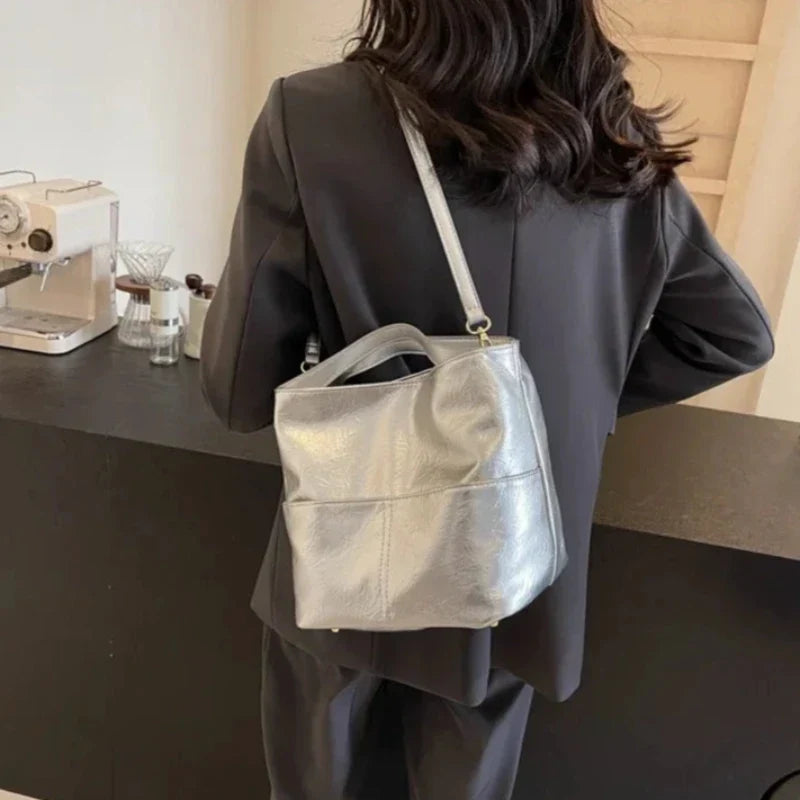Fourre-tout spacieux au design minimaliste et élégant