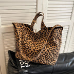 Grand sac à main en nylon imprimé léopard