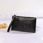 Luxueuse pochette agrémentée d’un motif de pierres