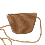 Modèle de panier en paille pour petite fille