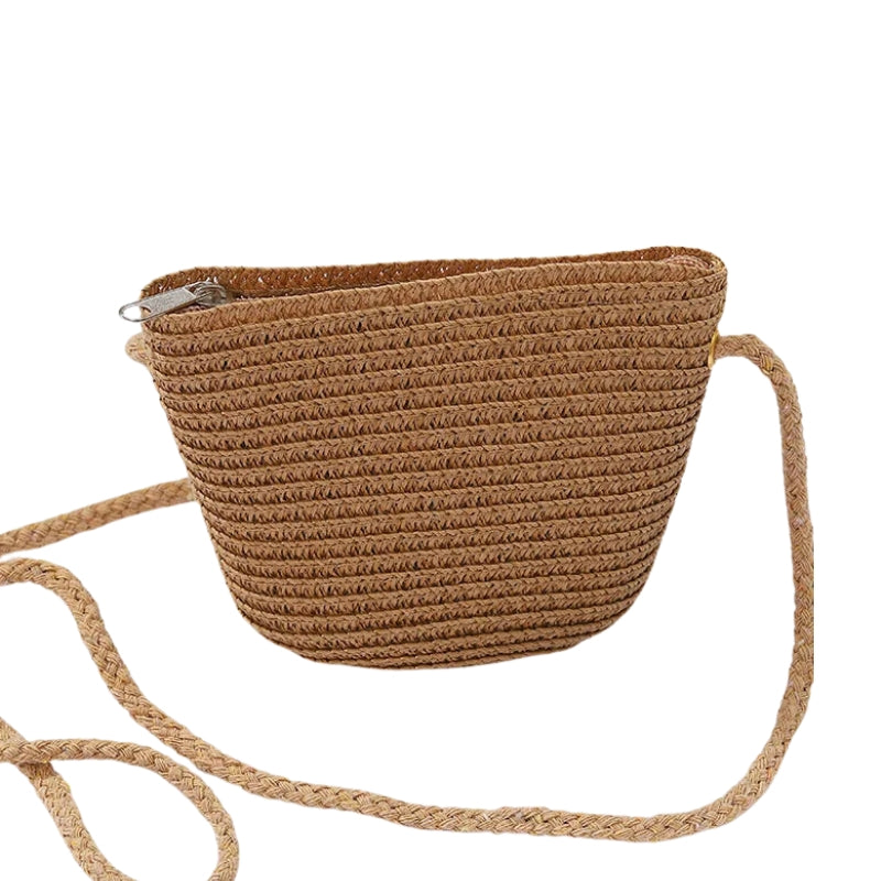 Modèle de panier en paille pour petite fille