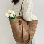 Modèle féminin de panier cabas