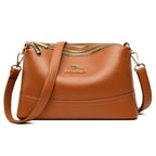 Modèle féminin de petit sac à main pochette