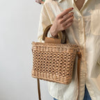 Panier à main bohème confectionné en paille