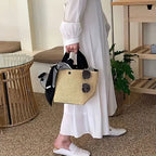 Panier à main en paille beige au design tendance