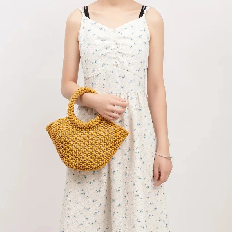 Panier à main en perles de bois