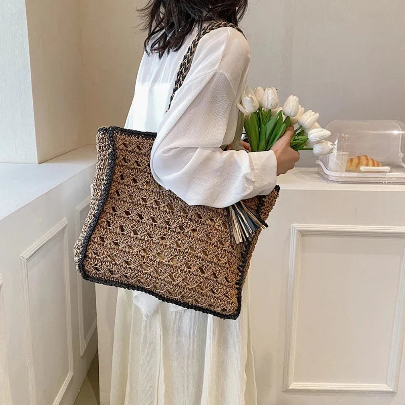 Panier bohème chic porté à la main