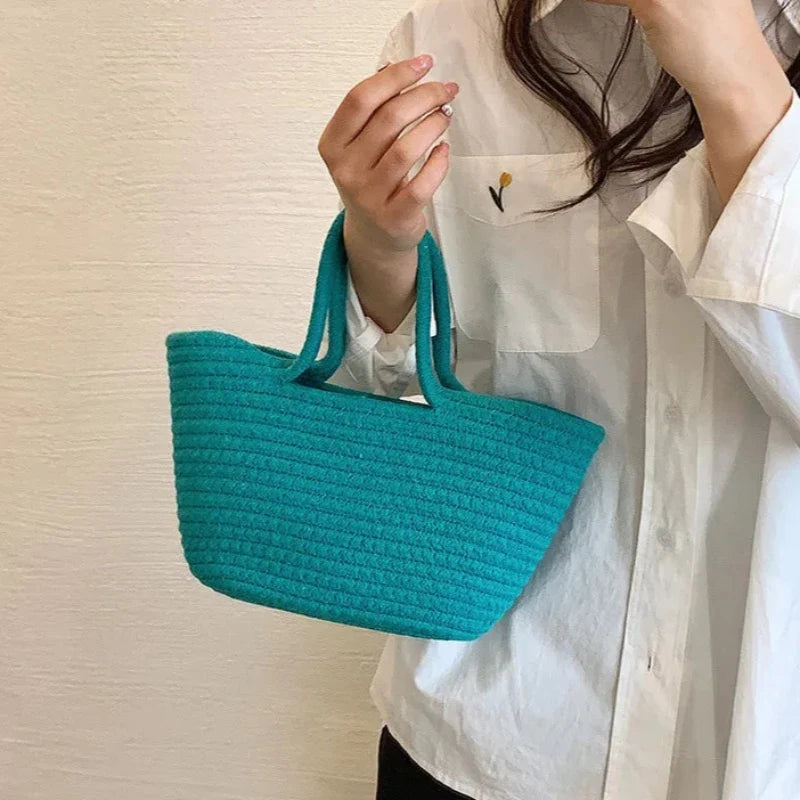 Panier coloré tendance à porter à la main