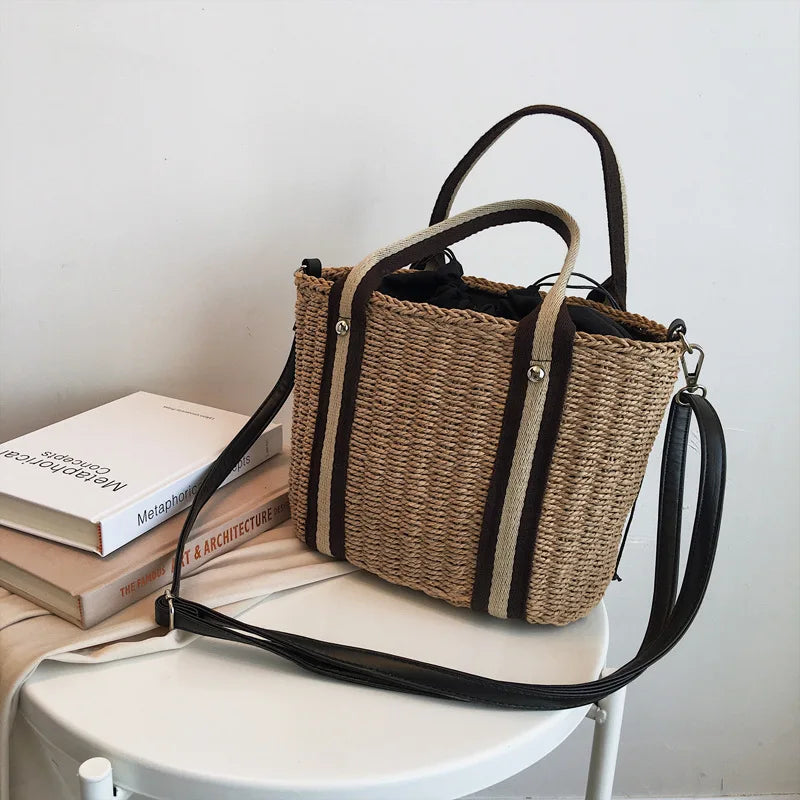 Panier de paille avec sangle bandoulière porté main