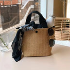 Panier de paille beige tendance porté main