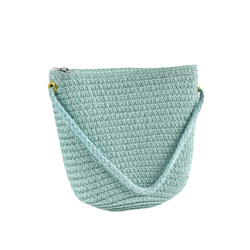 Panier de paille destiné aux petites filles