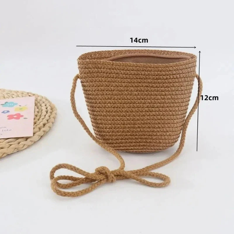 Panier de paille pour fillette