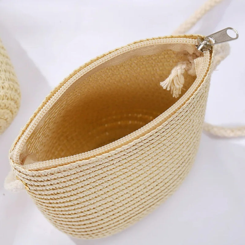 Panier de petite fille en paille