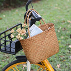 Panier en paille beige à porter en sac