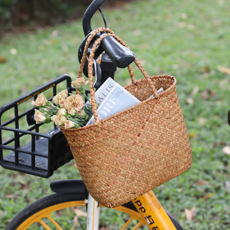Panier en paille beige à porter en sac