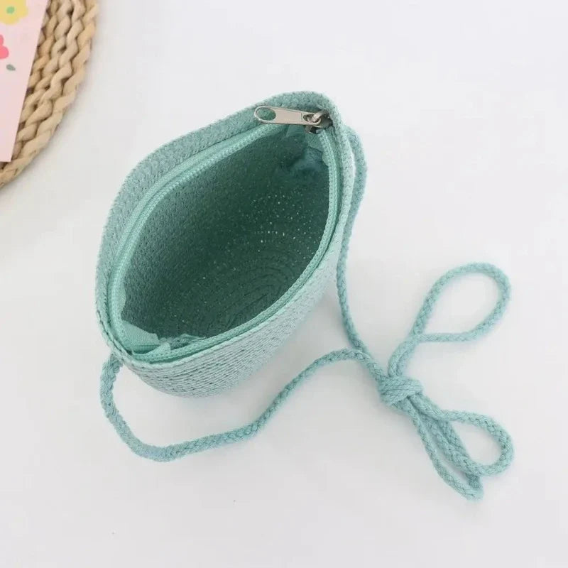 Panier en paille conçu pour petite fille