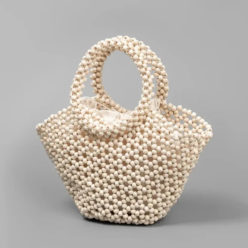 Panier en perles de bois porté main