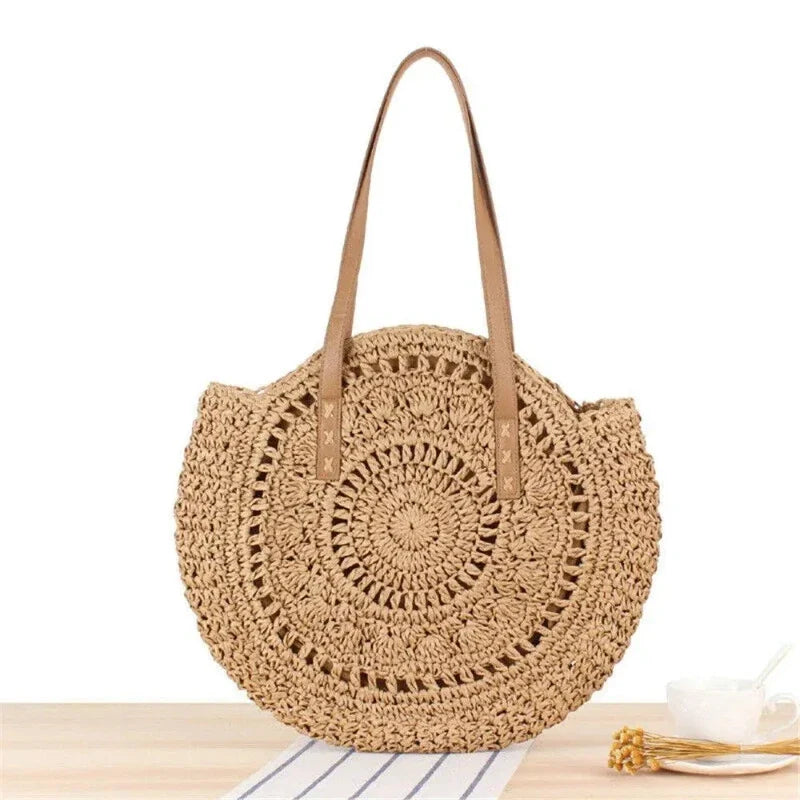 Panier rond de style bohème utilisé comme sac à main