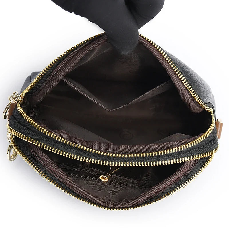 Petit sac à main minimaliste doté d'une bandoulière ajustable