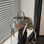 Petit sac brillant à l’allure luxueuse
