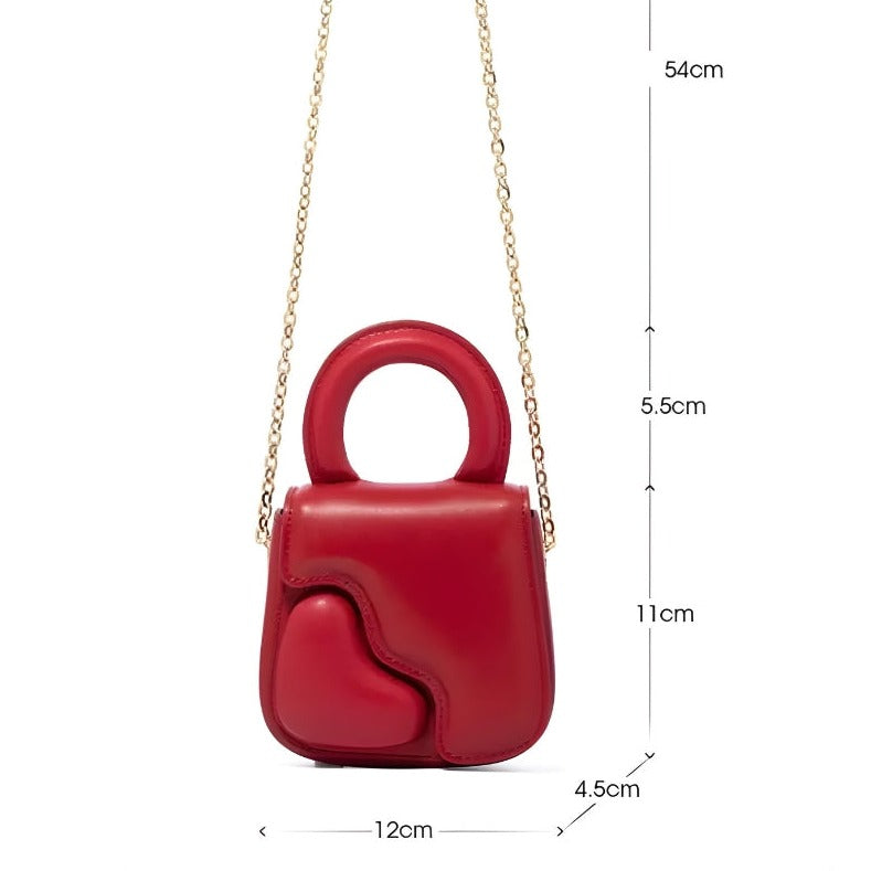 Petit sac cœur muni d’une chaîne