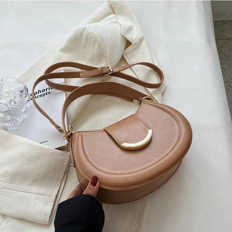 Petit sac destiné aux femmes à porter à la main