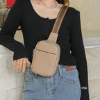 Petit sac destiné aux femmes porté poitrine