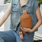 Petit sac féminin à porter sur la poitrine