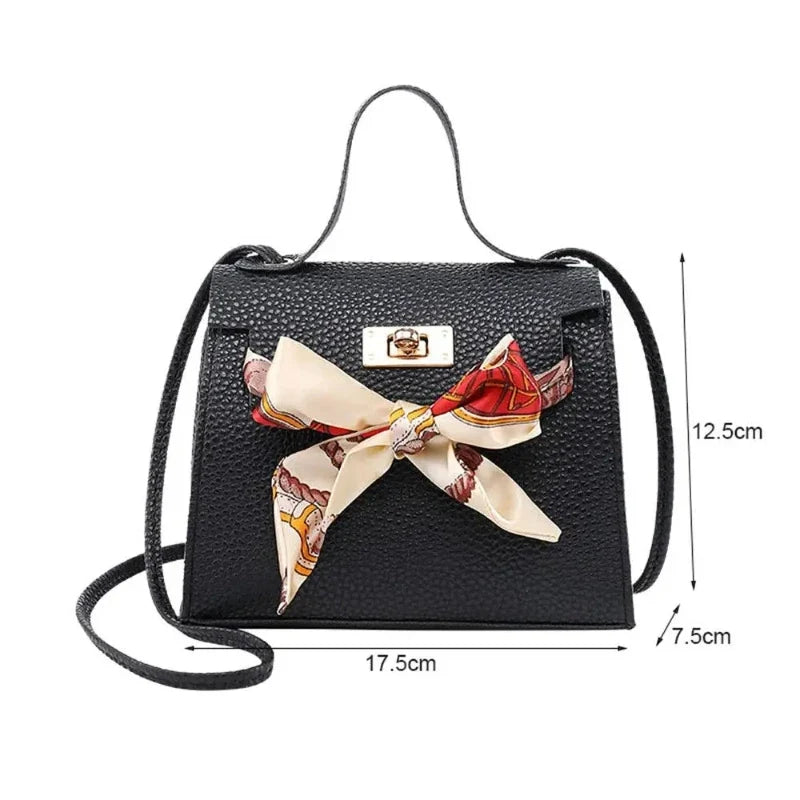 Petit sac fille orné d’un nœud papillon