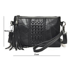 Petit sac tendance à franges porté à la main