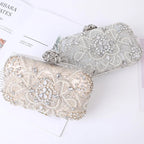 Pochette agrémentée de strass