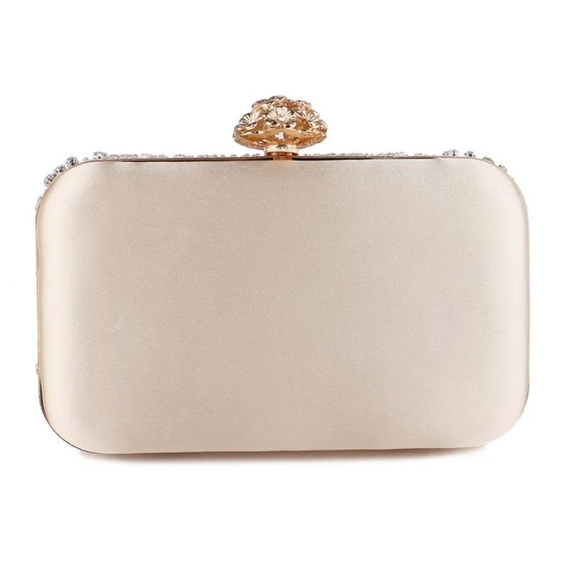 Pochette aux détails en strass