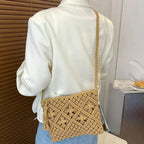 Pochette avec travail en macramé