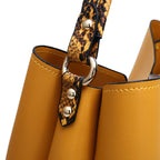 Pochette coordonnée au sac en ensemble
