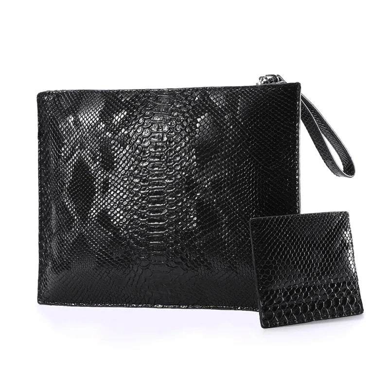 Pochette de soirée à l’aspect peau de serpent