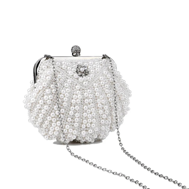 Pochette de soirée au style coquillage