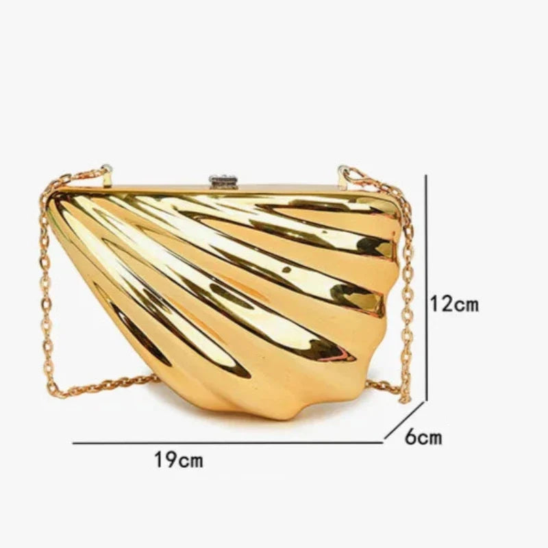 Pochette de soirée au style sculptural et brillant