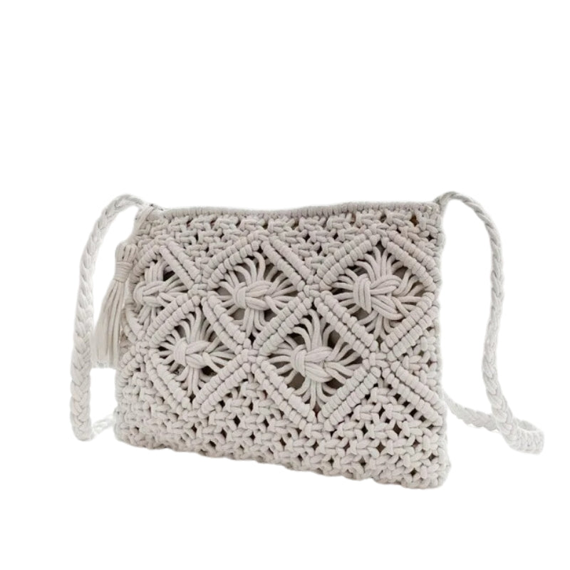 Pochette entièrement en macramé