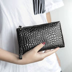 Pochette luxueuse ornée d’un motif de pierres